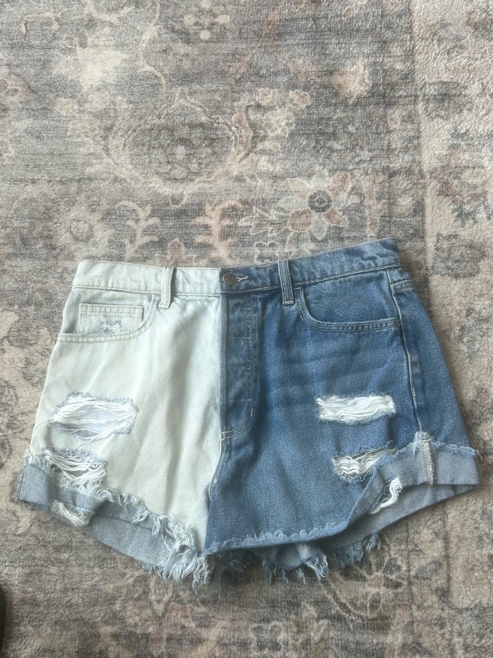 Cello Women’s Shorts Two Tone Distressed Denim Size Large